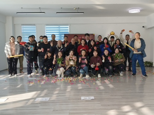 Переезд в новый дом, совместное строительство светлого будущего