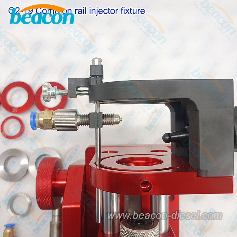 Зажимное приспособление G2-19 для дизельных форсунок на стенде.