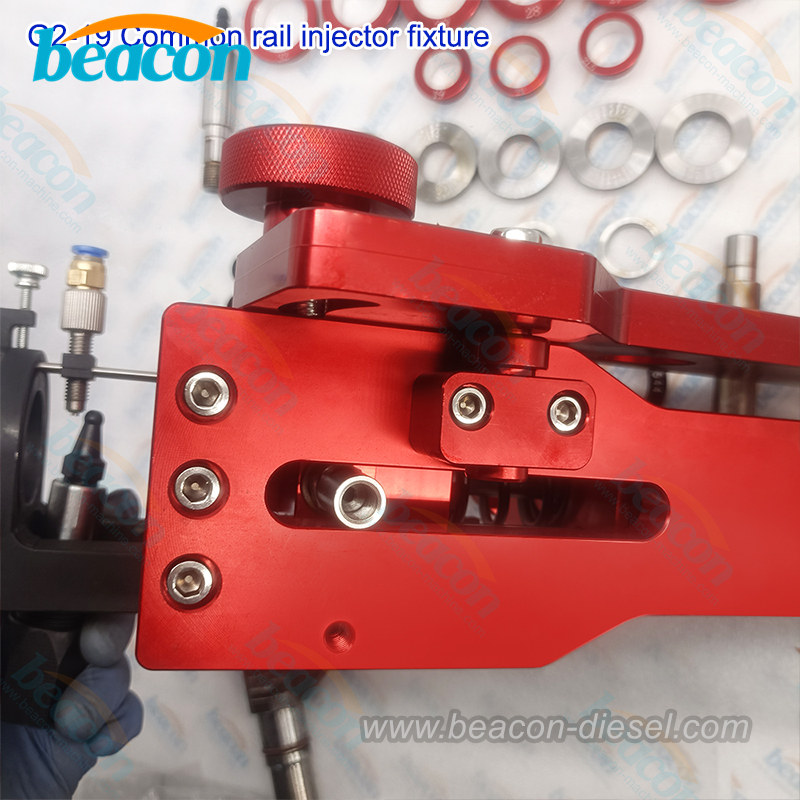 Зажимное приспособление G2-19 для дизельных форсунок на стенде.