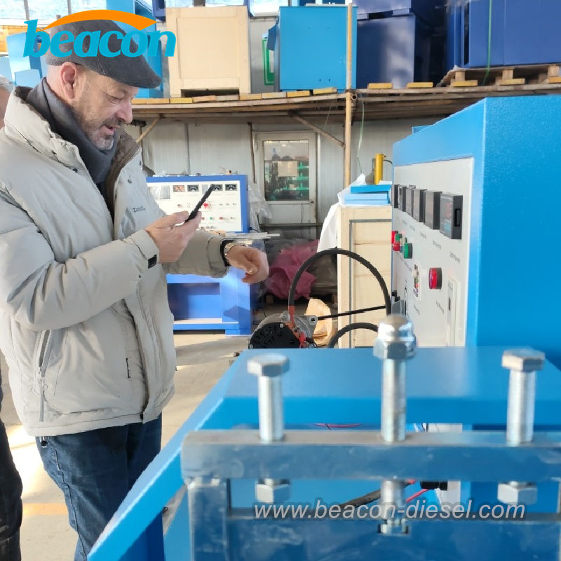 Клиенты из Алжира проверяют стенд для генераторов BCQZ-2B на заводе Beacon Machine