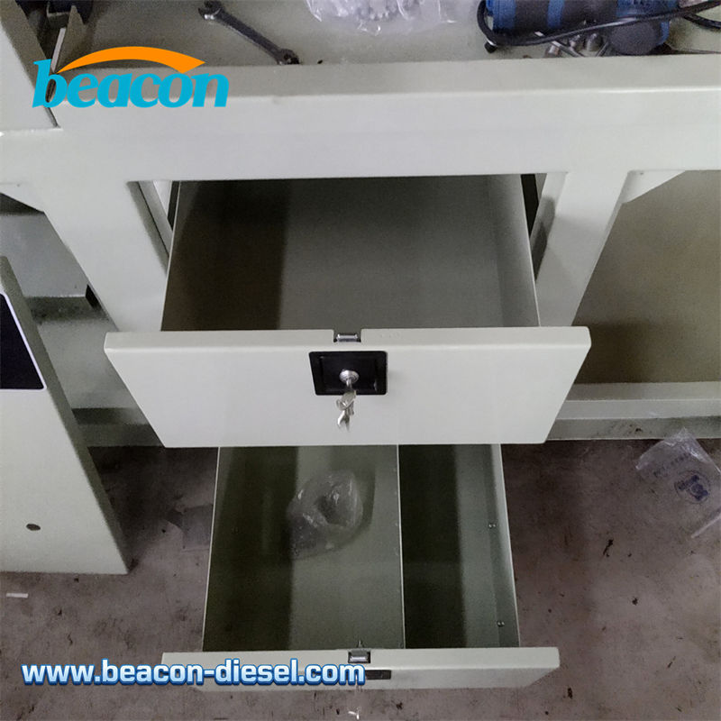 Двойные выдвижные ящики для хранения инструментов, встроенные в корпус испытательного стенда Beacon 12PSD.